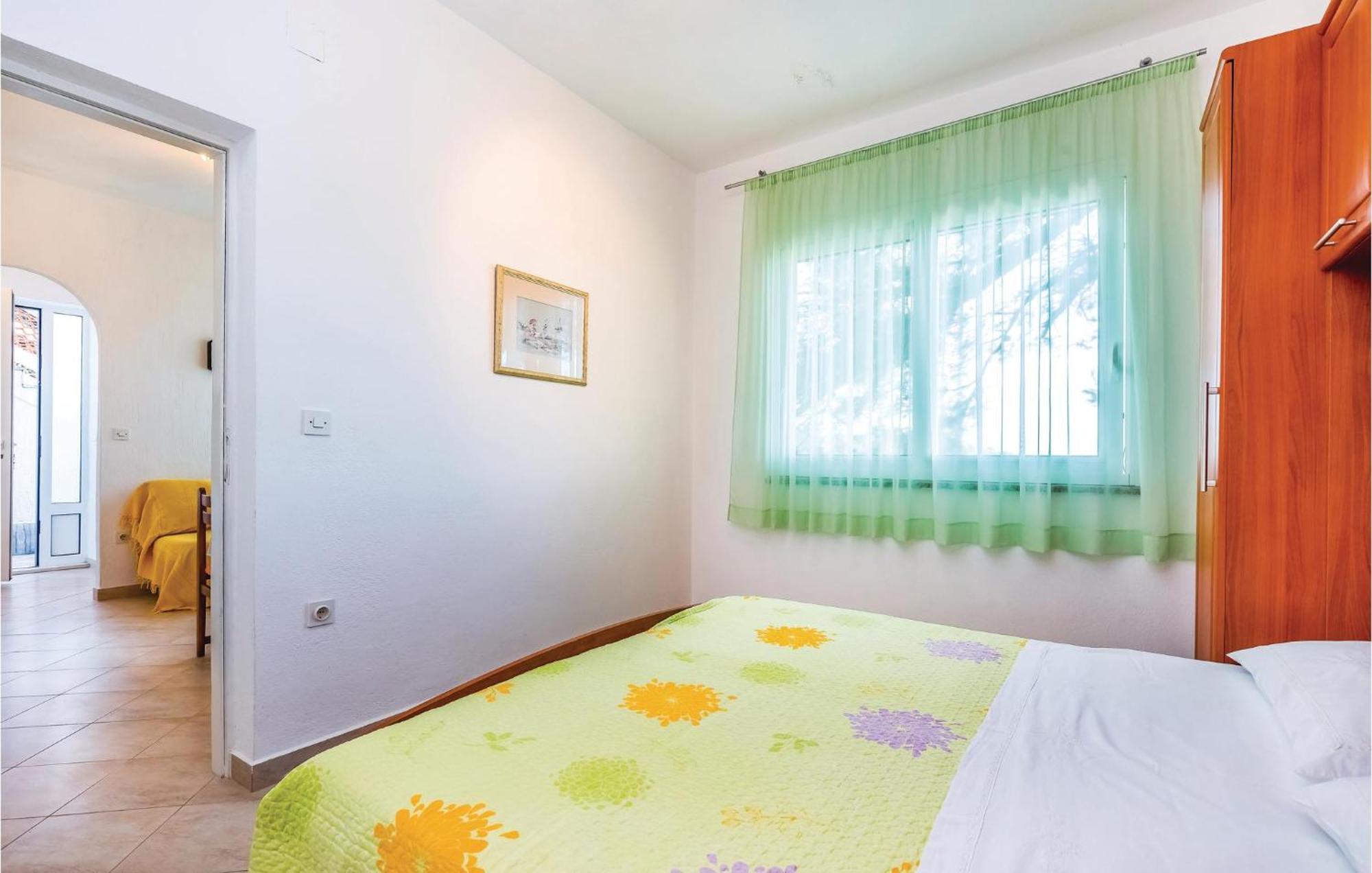 1 Bedroom Awesome Apartment In Supetarska Draga Exteriér fotografie