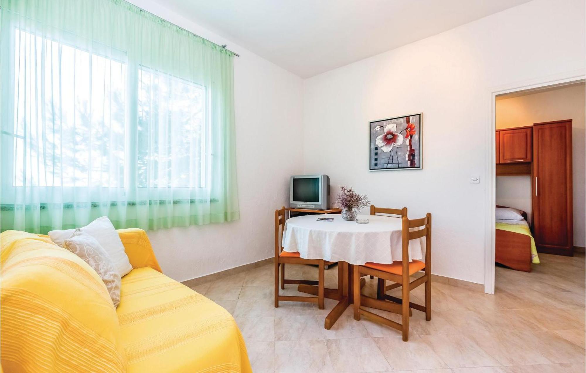 1 Bedroom Awesome Apartment In Supetarska Draga Exteriér fotografie