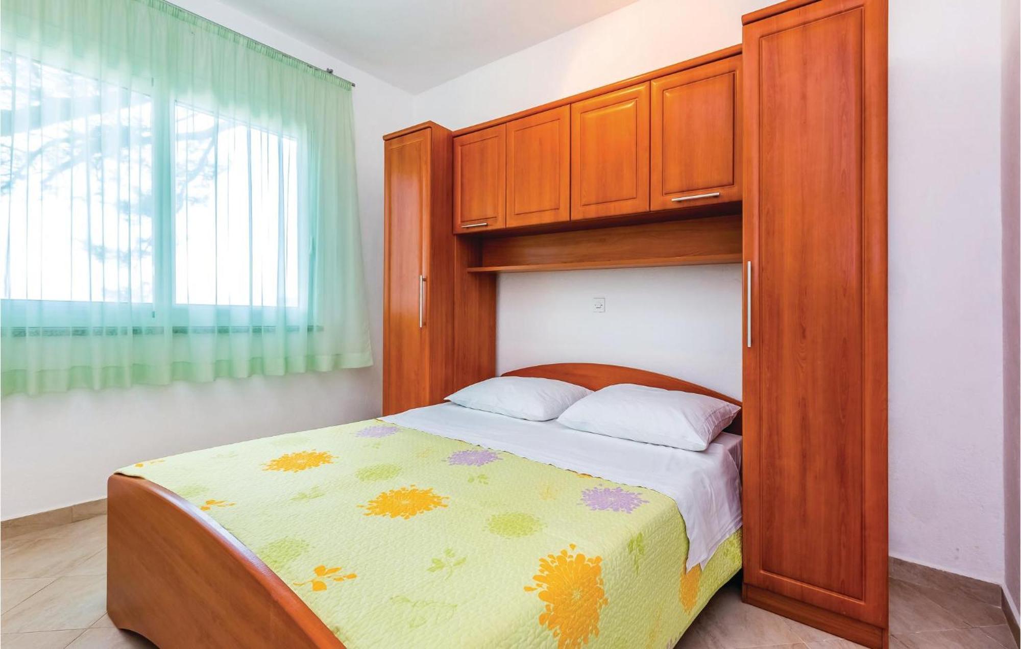 1 Bedroom Awesome Apartment In Supetarska Draga Exteriér fotografie