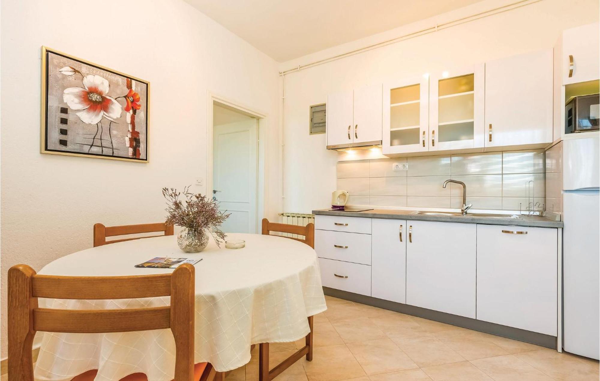 1 Bedroom Awesome Apartment In Supetarska Draga Exteriér fotografie